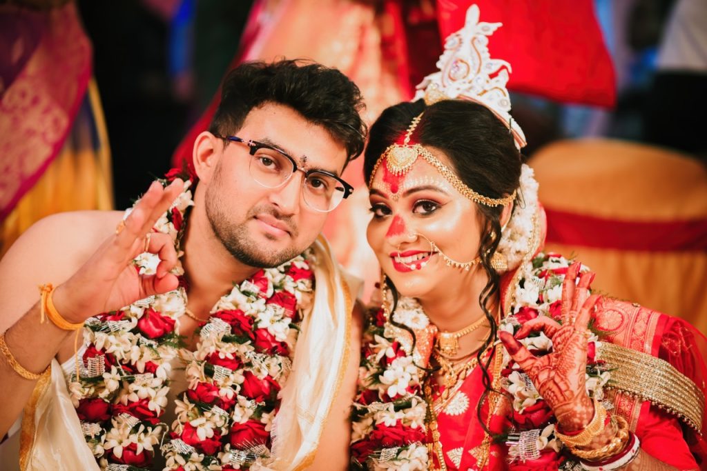 Vital Tips to Take Mirror Shots of Bride As a Wedding Photographer