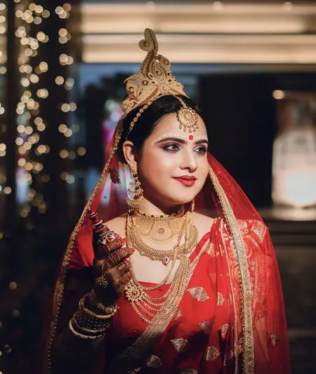 Candid wedding photography bride smiling