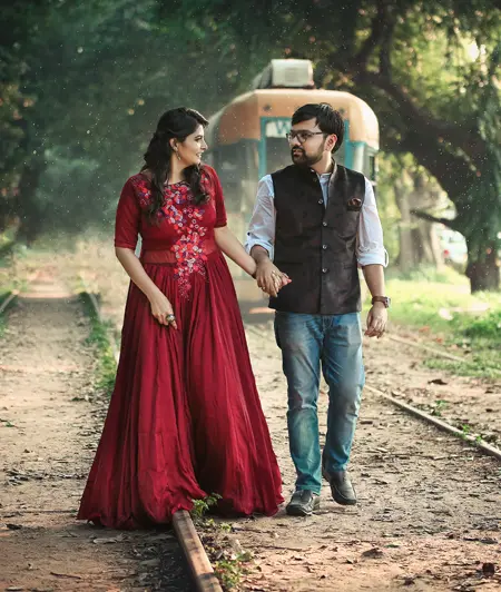 Pre-wedding photography couple pose