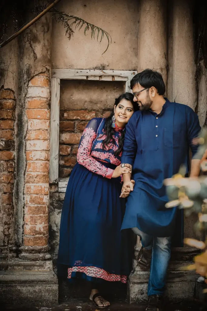 Romantic candid portrait in Kolkata